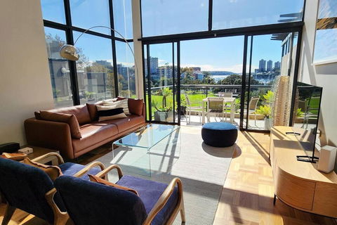 Penthouse With Private Terrace, Parking + 2 Pools - Accommodation Cairns 0