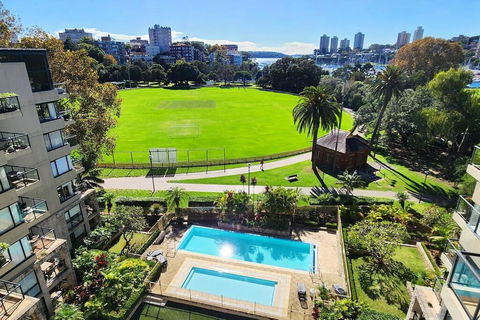 Penthouse With Private Terrace, Parking + 2 Pools - Accommodation Cairns 3
