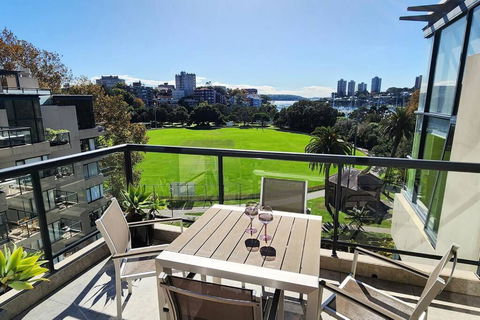 Penthouse With Private Terrace, Parking + 2 Pools - Accommodation Cairns 2