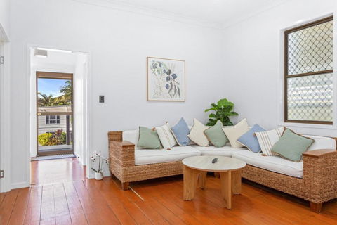 Perfect Cooee Bay Beach Getaway! - Accommodation Cairns 0