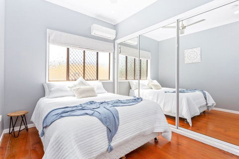 Perfect Cooee Bay Beach Getaway! - Accommodation Cairns 3