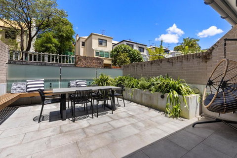 Perfect Vacation Home W Terrace & Private Garage - Accommodation Cairns 1