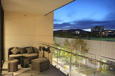 Perfectly Located Modern Apartment - Canberra CBD - Accommodation Cairns 0