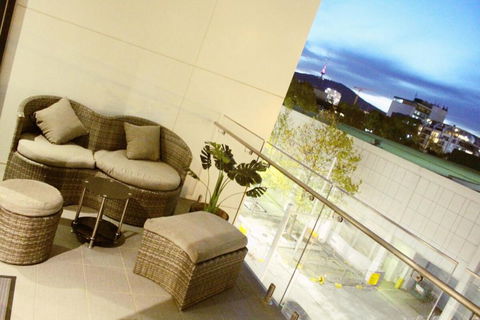 Perfectly Located Modern Apartment - Canberra CBD - Accommodation Cairns 3