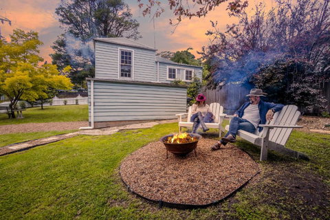 Pet-Friendly Blue Mountains Cottage With Indoor Fireplace - Accommodation Cairns 0