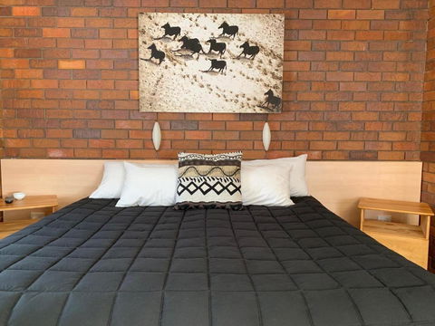 Peter Allen Motor Inn - Accommodation Cairns 2