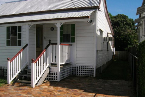 Pine Cottage - Accommodation Cairns 0