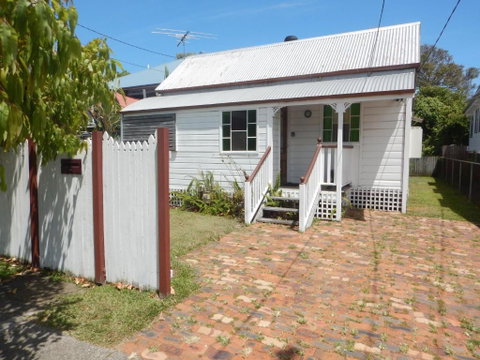 Pine Cottage - Accommodation Cairns 2