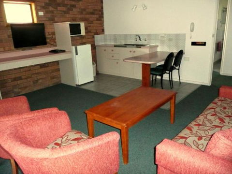 Pinnacle Holiday Lodge - Accommodation Cairns 1