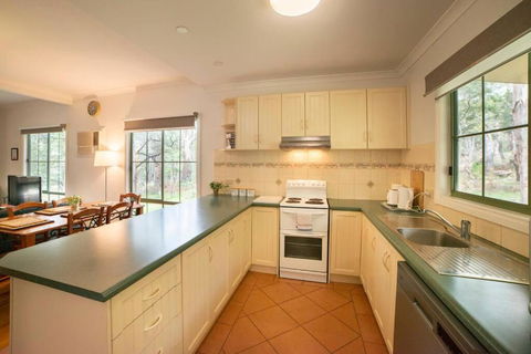 Pinnacle Retreat - Accommodation Cairns 1