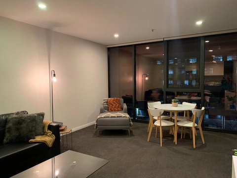 Plush @ Benjamin Way Belconnen - Accommodation Cairns 2