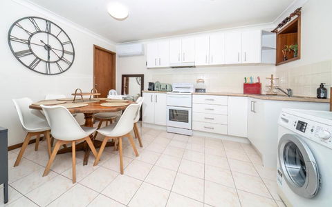 Point Clare - Relax And Unwind - Greenery & Birdsongs - Accommodation Cairns 3