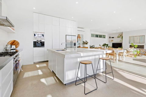 Poolside Paradise Mount Eliza - Accommodation Cairns 1