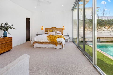 Poolside Paradise Mount Eliza - Accommodation Cairns 3