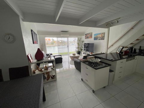Port Lincoln Marina Waterfront Apartment - Accommodation Cairns 3