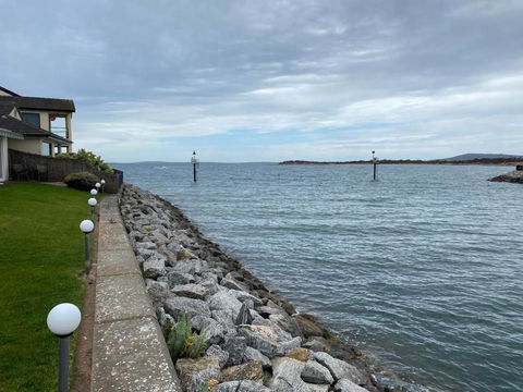 Port Lincoln Marina Waterfront Apartment - Accommodation Cairns 1
