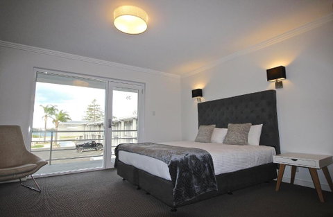 Quays Hotel - Accommodation Cairns 0