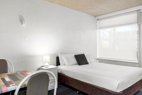 Red Carpet Motel - Accommodation Cairns 0