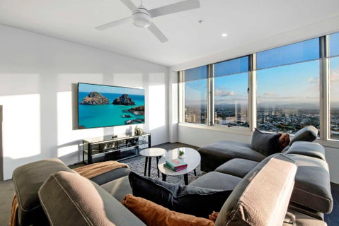 Q Tower Apartments In Surfers Paradise - From Level 3 - Self Contained & Privately Managed - Wow Stay - Accommodation Cairns 2