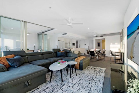 Q Tower Apartments In Surfers Paradise - From Level 3 - Self Contained & Privately Managed - Wow Stay - Accommodation Cairns 3