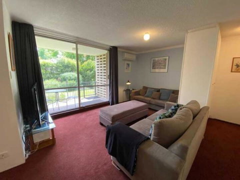 Quiet 2BR Apartment With Garden Views In Griffith - Accommodation Cairns 0