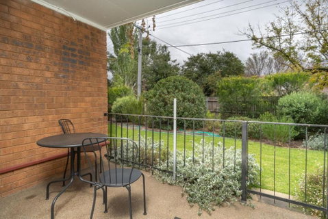 Quiet 2BR Apartment With Garden Views In Griffith - Accommodation Cairns 1