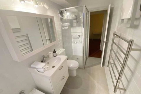 Quiet 2BR Apartment With Garden Views In Griffith - Accommodation Cairns 3