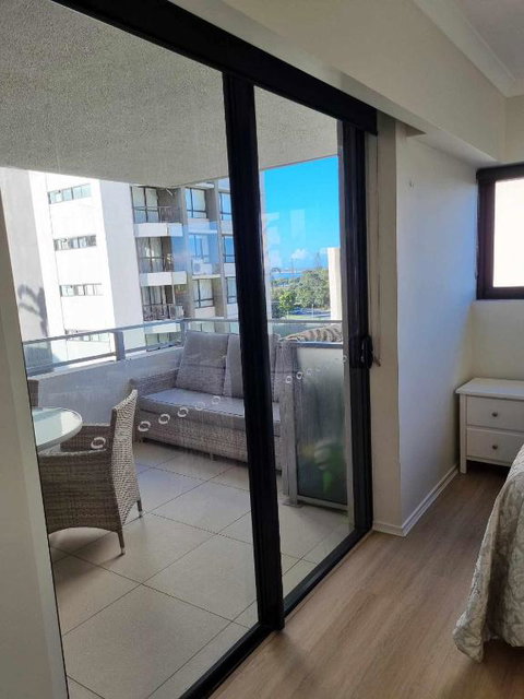Private Bedroom And Bathroom In A Shared Apartment - Accommodation Cairns 0