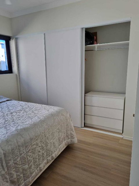 Private Bedroom And Bathroom In A Shared Apartment - Accommodation Cairns 1