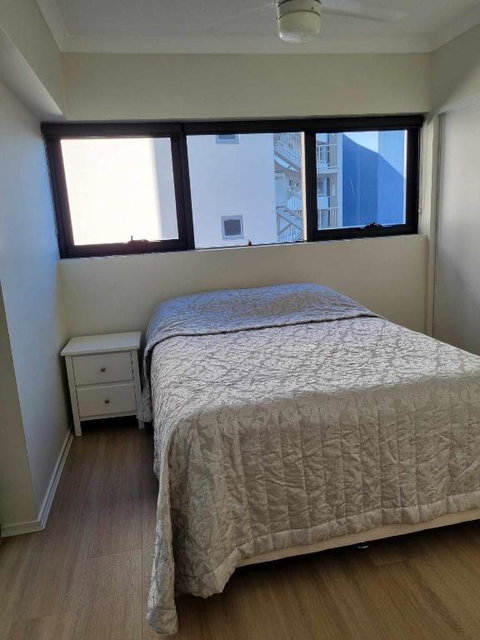 Private Bedroom And Bathroom In A Shared Apartment - Accommodation Cairns 2