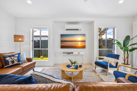 Premium 4-Bed Coastal Escape With BBQ And Pool - Accommodation Cairns 2