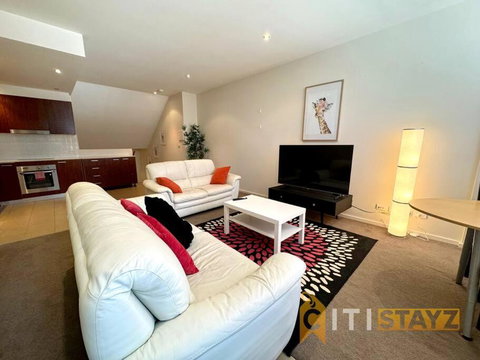 Pretty Penthouse - Close To ANU - Accommodation Cairns 0