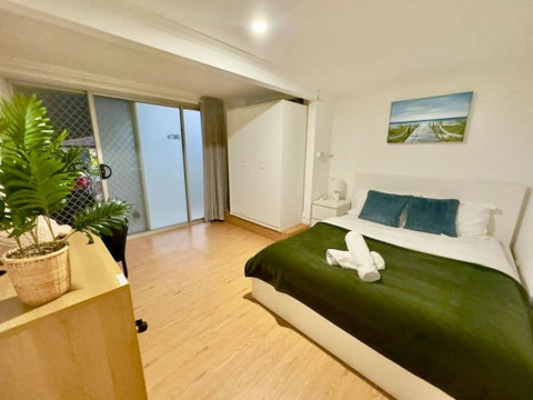 Prime 1BR Near Transport And Retail - Accommodation Cairns 2