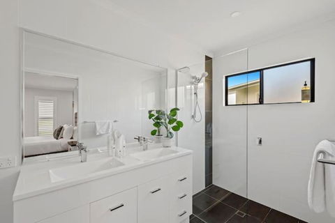 Private Mudjimba Beach Abode - Accommodation Cairns 2