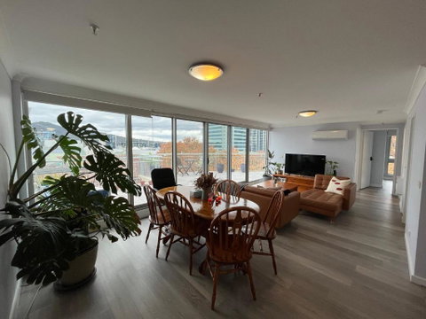 Private Room With Ensuite In The CBD - Accommodation Cairns 0