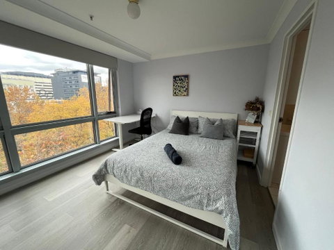 Private Room With Ensuite In The CBD - Accommodation Cairns 1