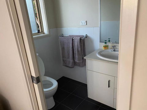 Private Room With Ensuite And Parking Close To Wollongong CBD - Accommodation Cairns 3