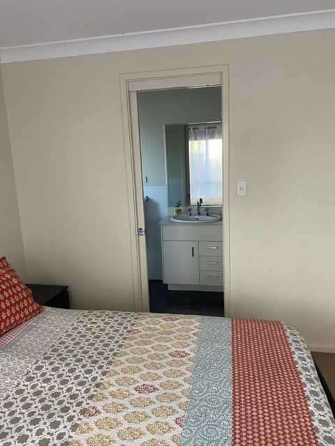 Private Room With Ensuite And Parking Close To Wollongong CBD - Accommodation Cairns 2