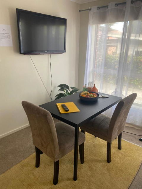 Private Room With Ensuite And Parking Close To Wollongong CBD - Accommodation Cairns 1