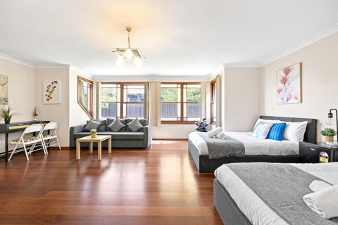 Quadruple Room W Ensuite In Gordon Near Train & Bus - Accommodation Cairns 3