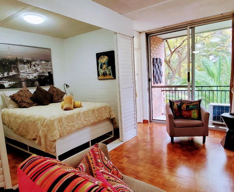 Quaint & Tranquil Subiaco 1 Bedroom Apartment - Accommodation Cairns 2