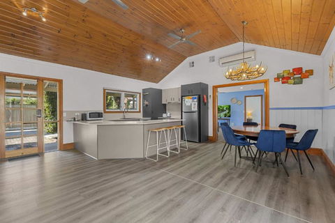 Quaint Garden Oasis With Free Parking - Accommodation Cairns 0