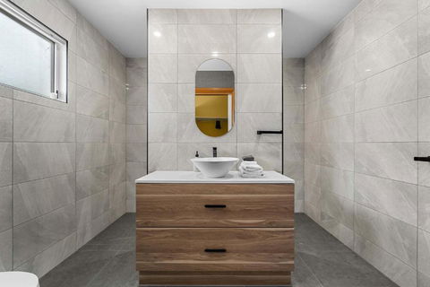 Quaint Garden Oasis With Free Parking - Accommodation Cairns 3