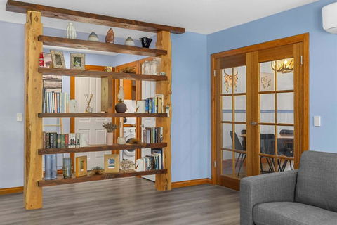 Quaint Garden Oasis With Free Parking - Accommodation Cairns 1