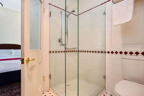 Quality Hotel Bentinck - Accommodation Cairns 2