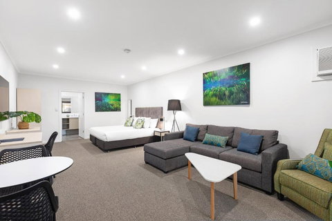 Presidential Motel - Accommodation Cairns 0