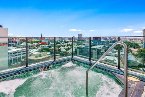 Quattro Apartments - Accommodation Cairns 0