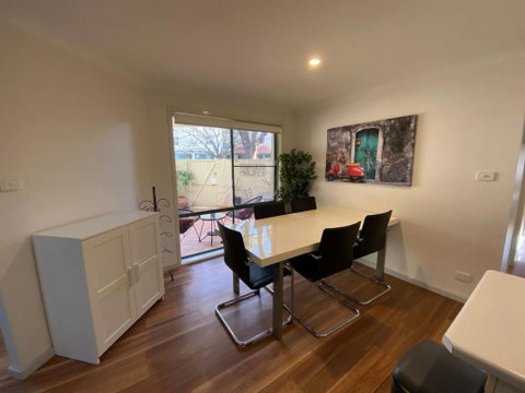 Quiet 2 Bedroom Apt In The Heart Of Old Kingston - Accommodation Cairns 1