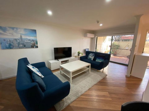 Quiet 2 Bedroom Apt In The Heart Of Old Kingston - Accommodation Cairns 0