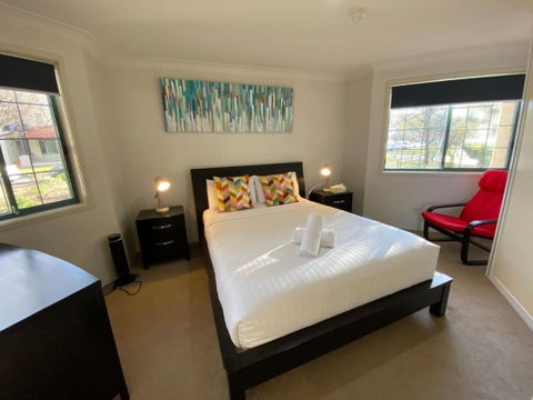Quiet 2 Bedroom Apt In The Heart Of Old Kingston - Accommodation Cairns 2